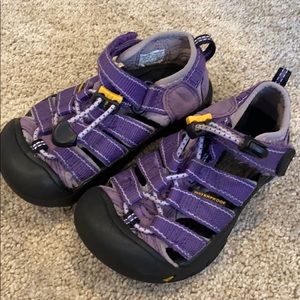 Keen little kid size 9 water shoes
